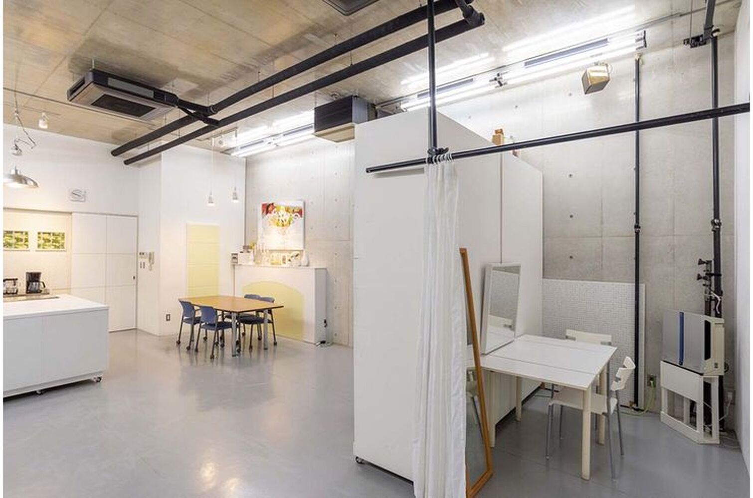 新着情報等をお届け
スタジオ フェリックスは周辺も撮影に最適です